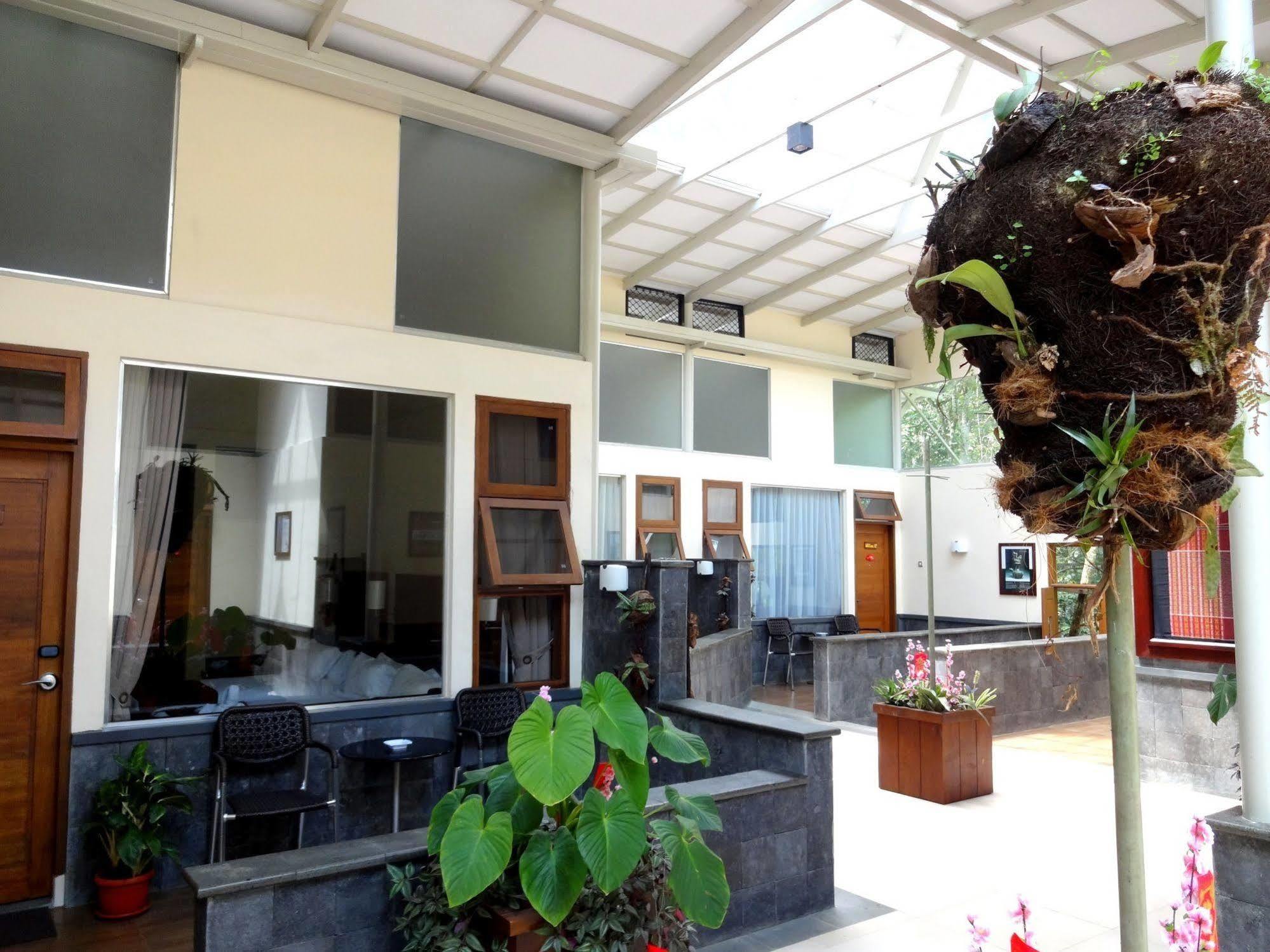 Taman Simalem Resort Tongging Экстерьер фото