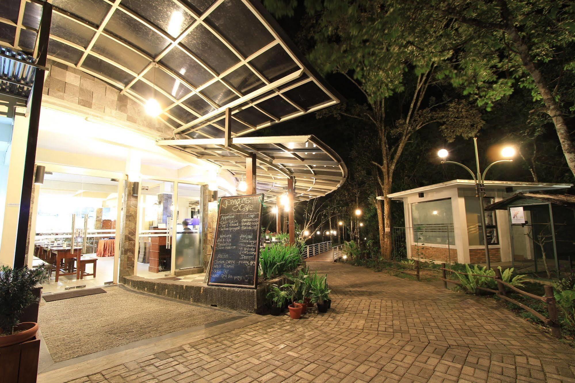 Taman Simalem Resort Tongging Экстерьер фото